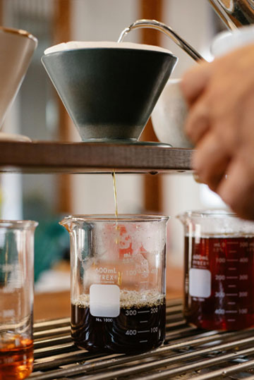 Mastering Barista Skills: Perfecting Coffee-to-Water Ratios and Grind Sizes for Every Brew